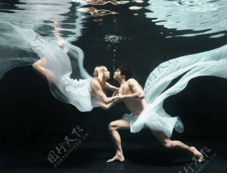 水下舞蹈图片