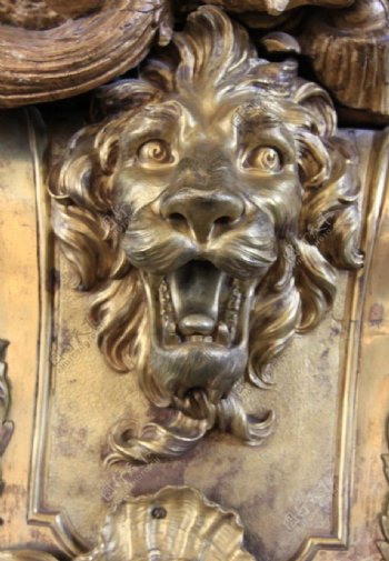 欧洲宫殿内狮子头雕塑图片