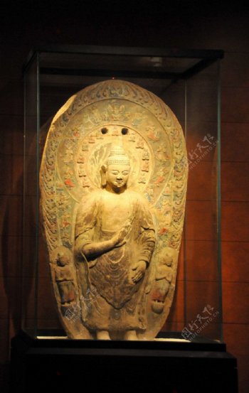 石雕释迦摩尼佛与二胁侍菩萨像图片