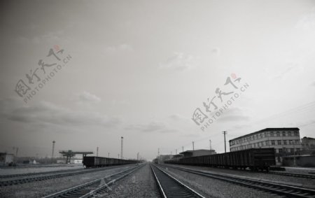 黑白火车货运站图片
