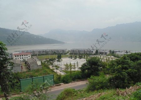 山区的学校图片