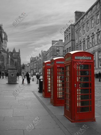 城市红色电话亭图片