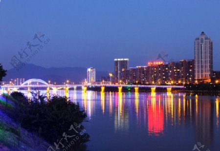 章江夜景图片