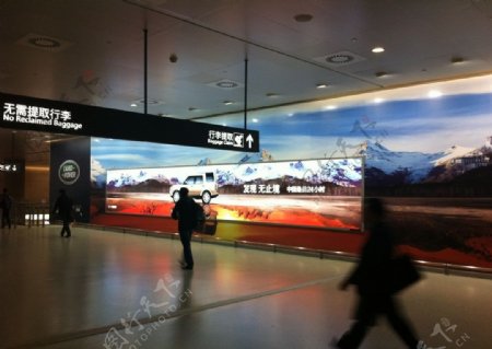 上海虹桥机场灯箱广告图片