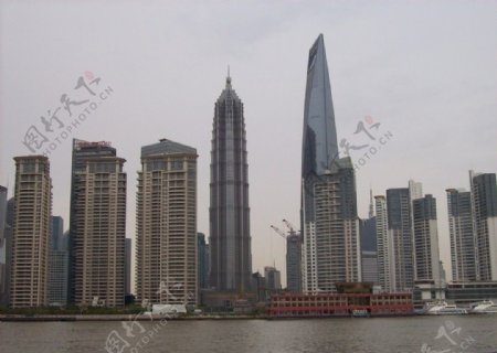 上海陆家嘴沿江高楼图片