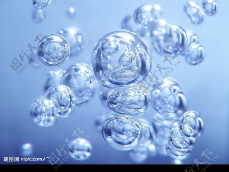 清凉清澈水滴气泡图片