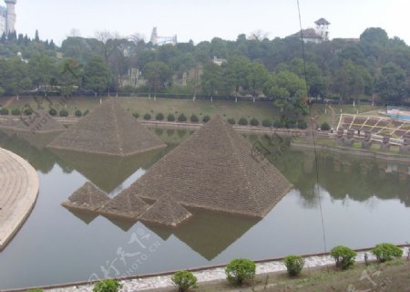 世界之窗的小金字塔图片