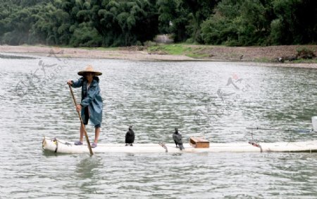 江中渔民图片