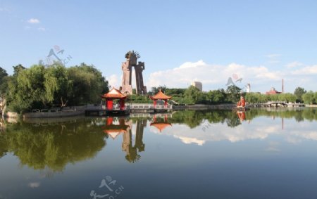 通辽市西拉木伦公园湖面雕塑图片