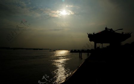 安庆江边日落图片