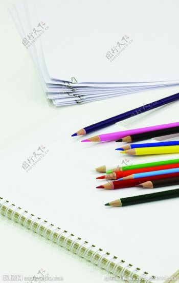 彩色铅笔绘画本图片
