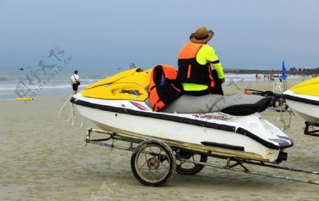 北海银滩水上救生员图片