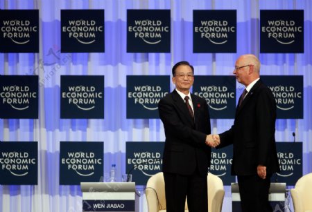 温家宝总理与克劳斯施瓦布世界经济论坛主席图片