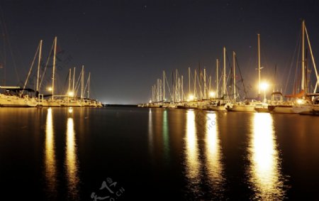 港口轮船夜景图片