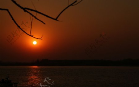 江上夕阳图片