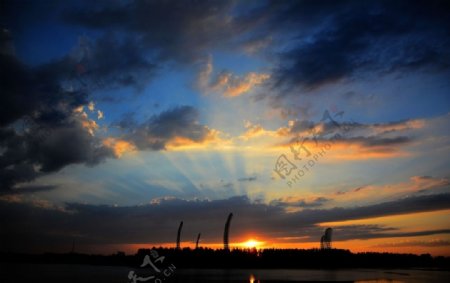 北戴河夕阳黄昏美景图片