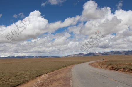 西藏路上图片