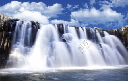 唯美祖山瀑布图片