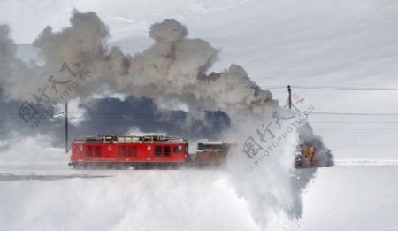 雪地里的机车图片