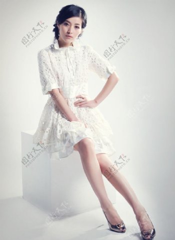 中国模特何静夏季服装写真图片