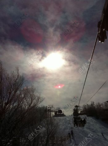 滑雪山景图片