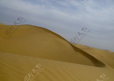 沙漠与蓝天图片