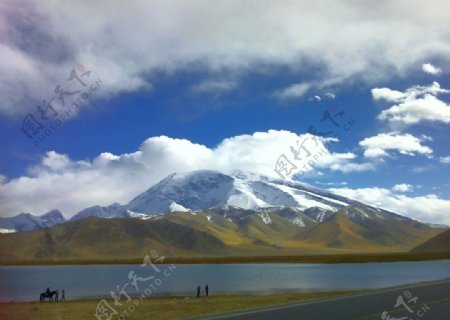 新疆风景雪山图片