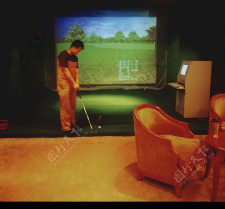 室内高尔夫推杆练习室图片