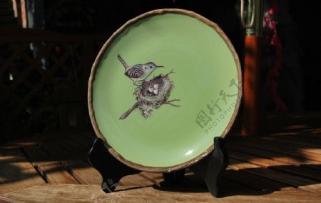 绿釉鸟巢装饰盘图片