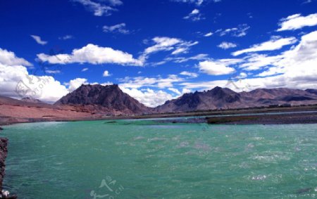 新疆高原湖泊图片