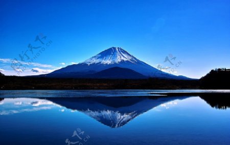 富士山晴天下午景色图片