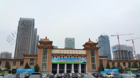 辽宁工业展览馆的建筑图片