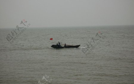 长江一孤舟图片