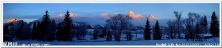 夕阳蓝色朦胧雪山图片