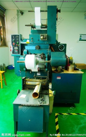 纸品生产生产机器图片