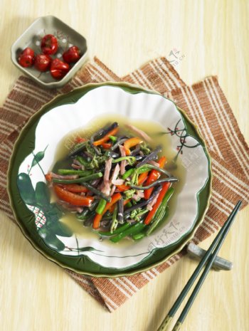 三丝烩蕨菜图片