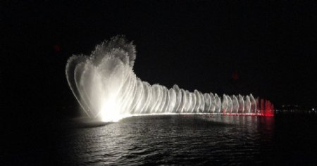 杭州西湖音乐喷泉瞬间图片