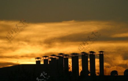 夕阳工厂风光图片
