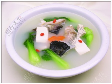 鱼头豆腐汤图片