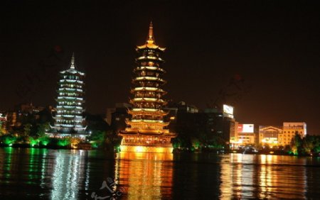 桂林金银双塔夜景图片