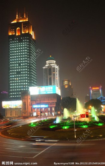 南京鼓楼广场夜景图片