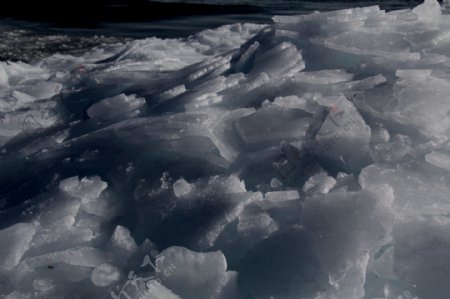 青海湖冰块图片