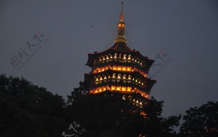 雷锋塔图片