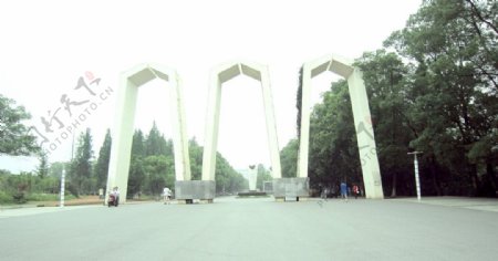 湘潭大学门前标志图片