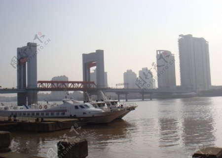 龙港镇欧南大桥游船图片