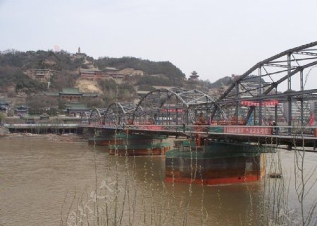 施工中的抬升兰州黄河中山桥工程图片