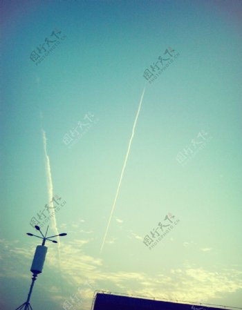 天空云飞机图片