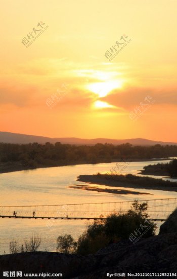 夕阳额尔齐斯河图片