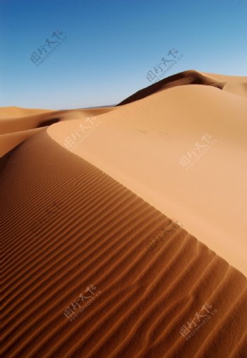 沙漠沙丘蓝天图片