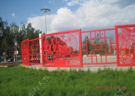 红围栏图片